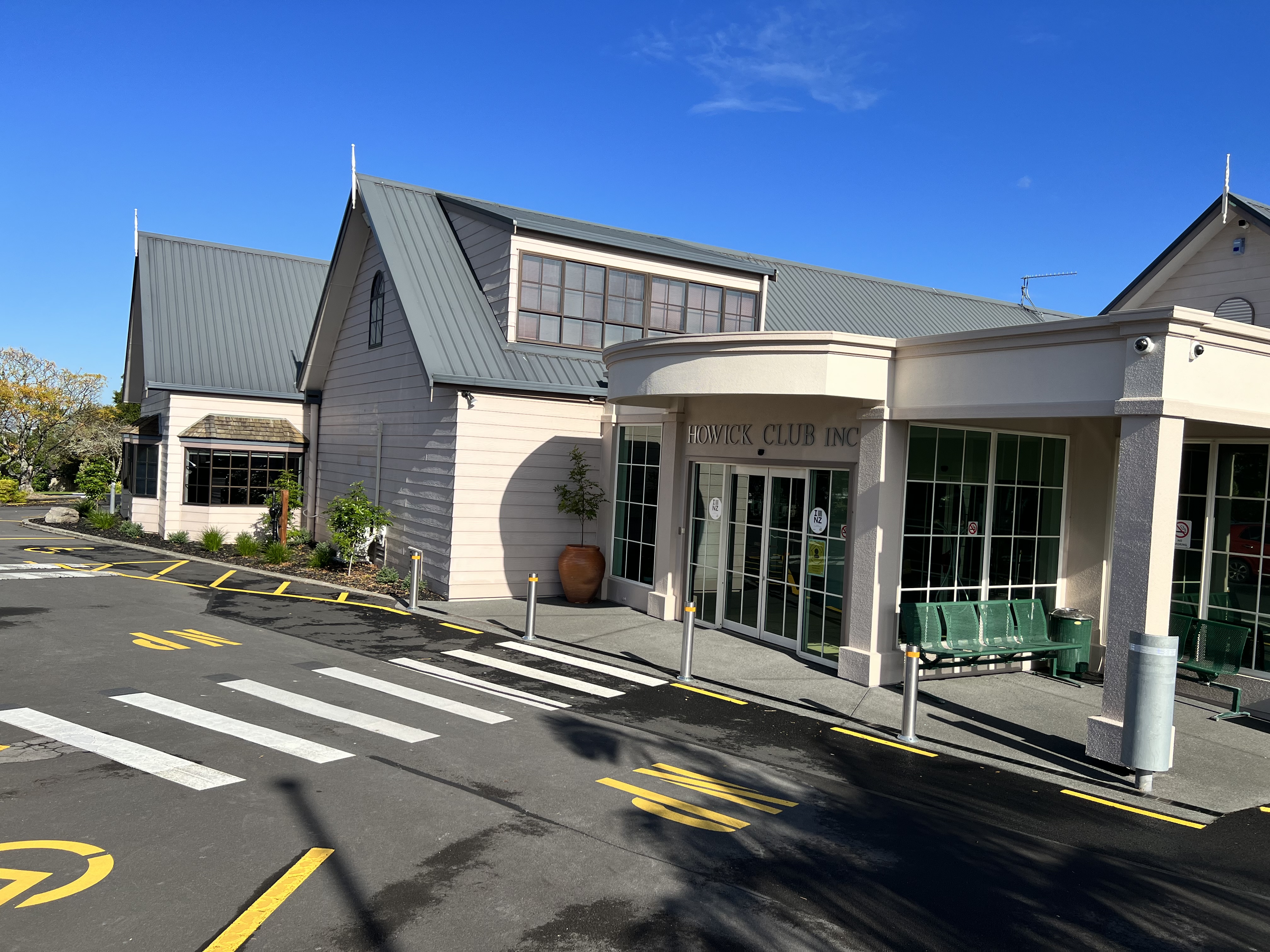 Howick Club Entrance 1